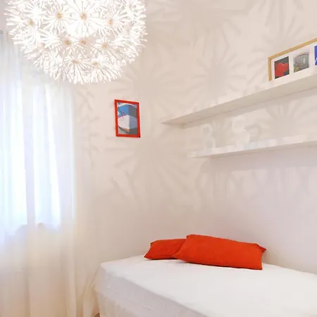In Mit Moebliertem Balkon * Liznjan