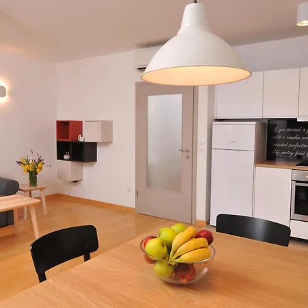 In Mit Moebliertem Balkon Appartement *
