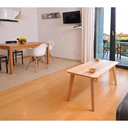 In Mit Moebliertem Balkon *