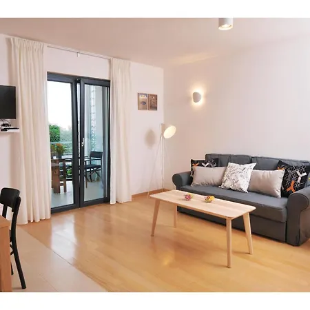 In Mit Moebliertem Balkon *